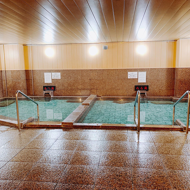 かけ流しの薬石ラドン温泉